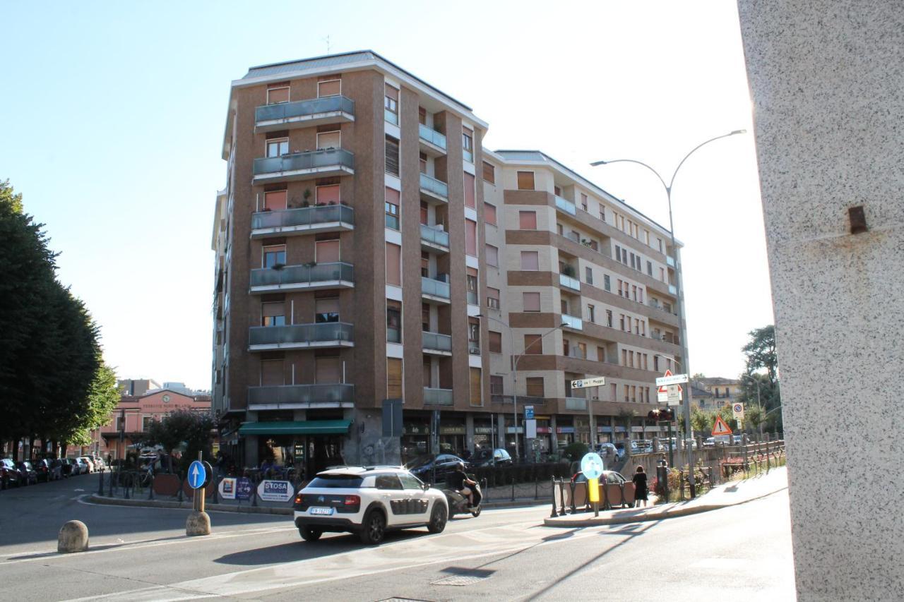 L'Appartamento Della Stazione Di ซารอนโน ภายนอก รูปภาพ