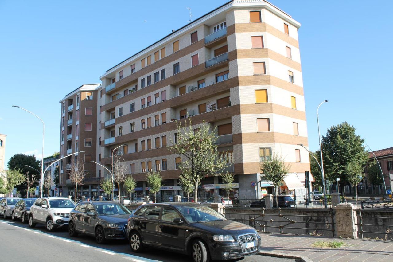 L'Appartamento Della Stazione Di ซารอนโน ภายนอก รูปภาพ