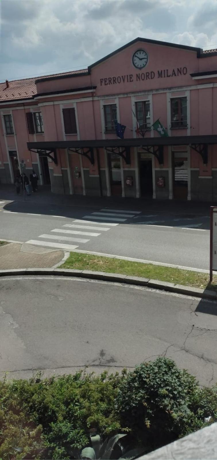L'Appartamento Della Stazione Di ซารอนโน ภายนอก รูปภาพ